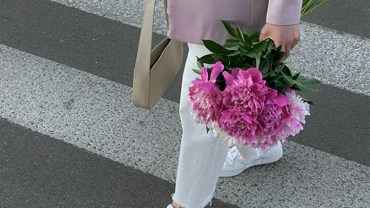 何政依头像